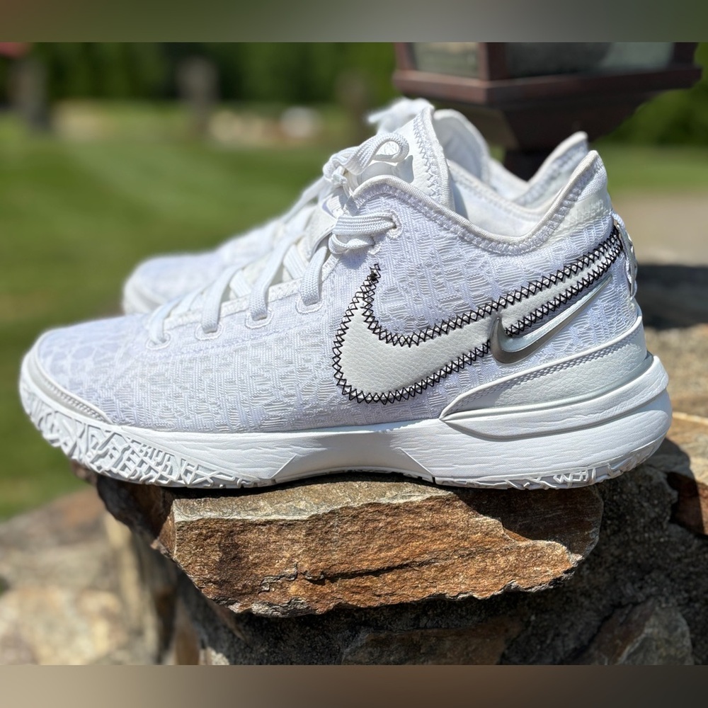 Nike White Athletic Shoes with Cushioned Midsole